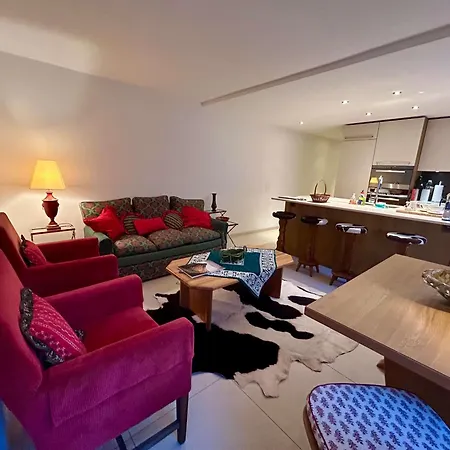 Apartamento Center Luxury 3 *