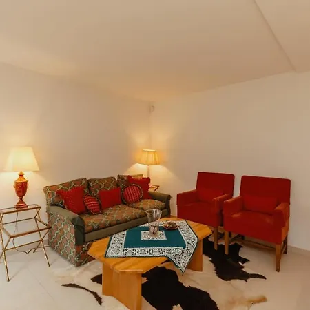 Center Luxury 3 *